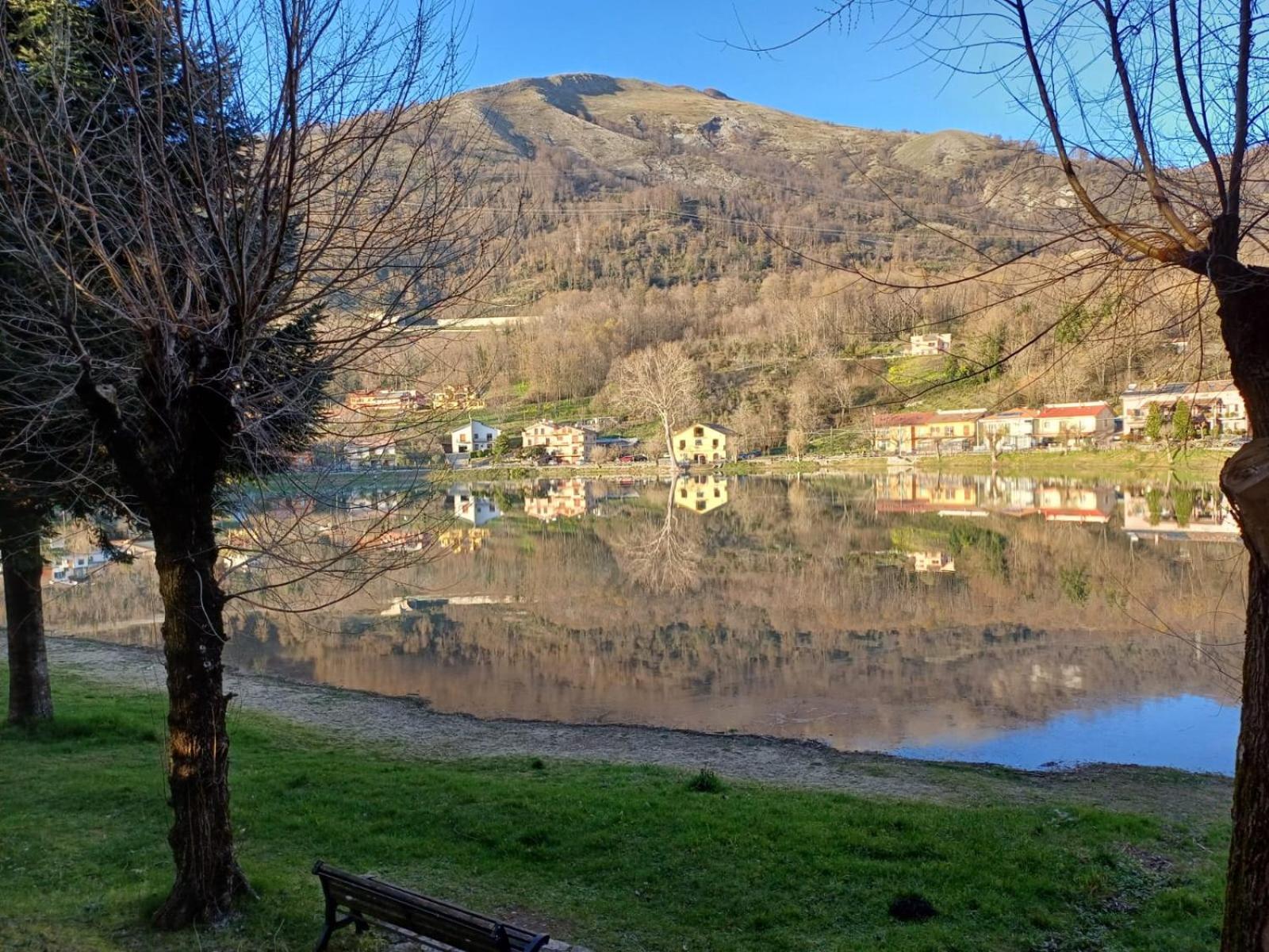 B & B Sotto Al Lago Nemoli Exterior foto